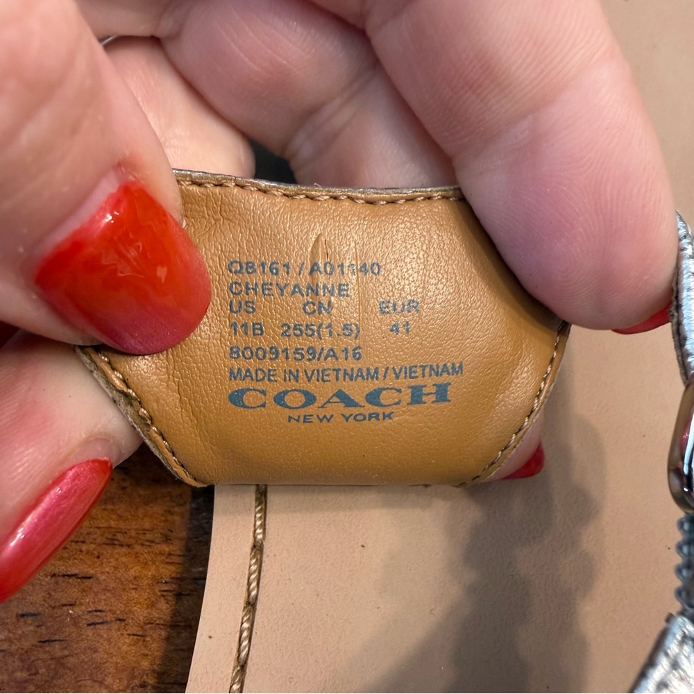 Coach Cheyanne Silver Leather Thong Sandals size 11 - Picture 5 of 5